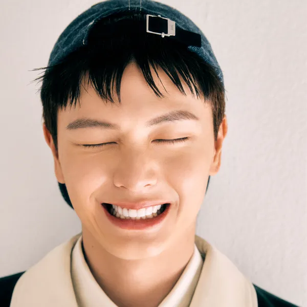 Popular photo full of fans’ love for Yook Sungjae