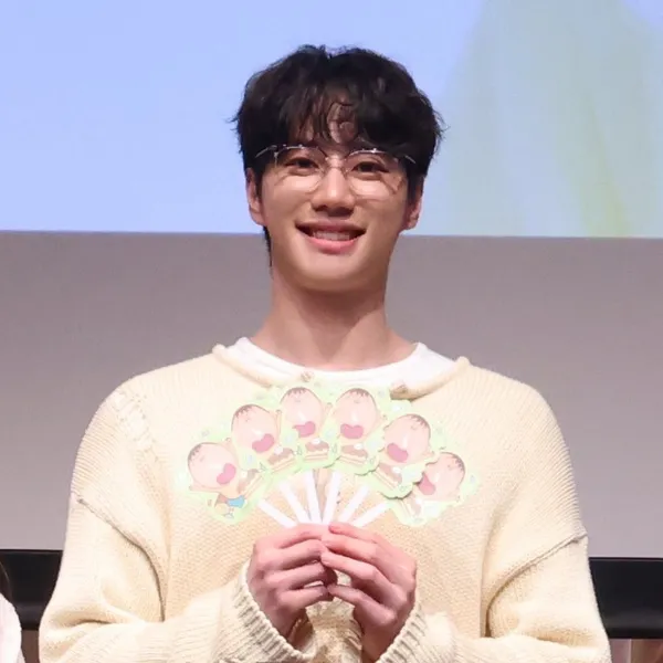 Popular photo full of fans’ love for Lee Junyoung