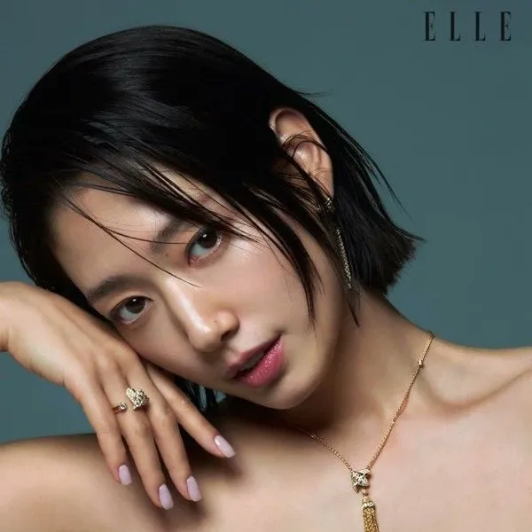 The most loved look of Park Shinhye today