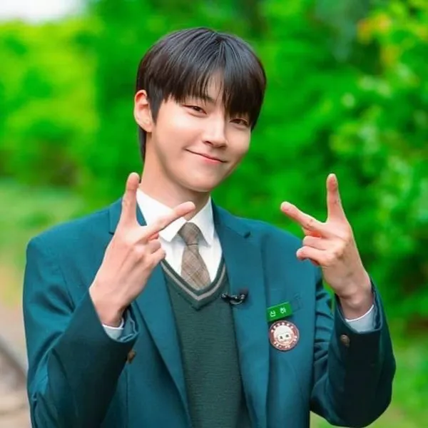 Popular photo full of fans’ love for Hwang Inyoup