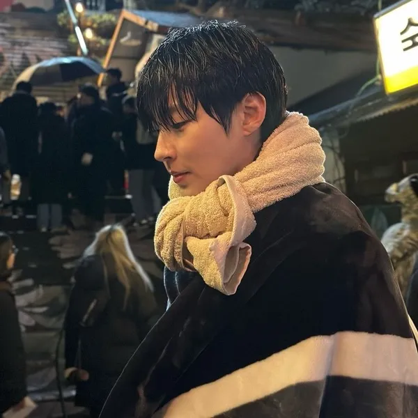 Popular photo full of fans’ love for Hwang Inyoup