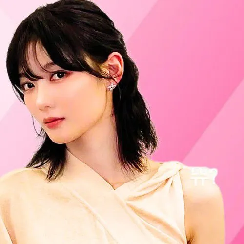 The most loved look of Kim Youjung today