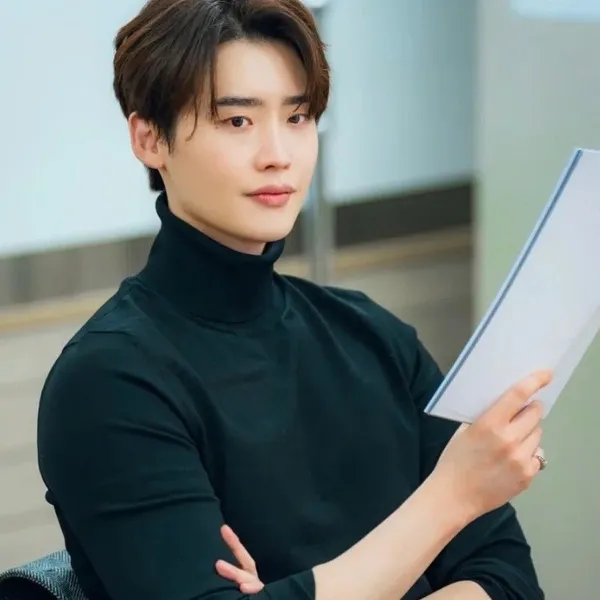 The most loved look of Lee Jongsuk today