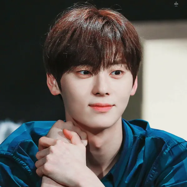 Popular photo full of fans’ love for Hwang Minhyun