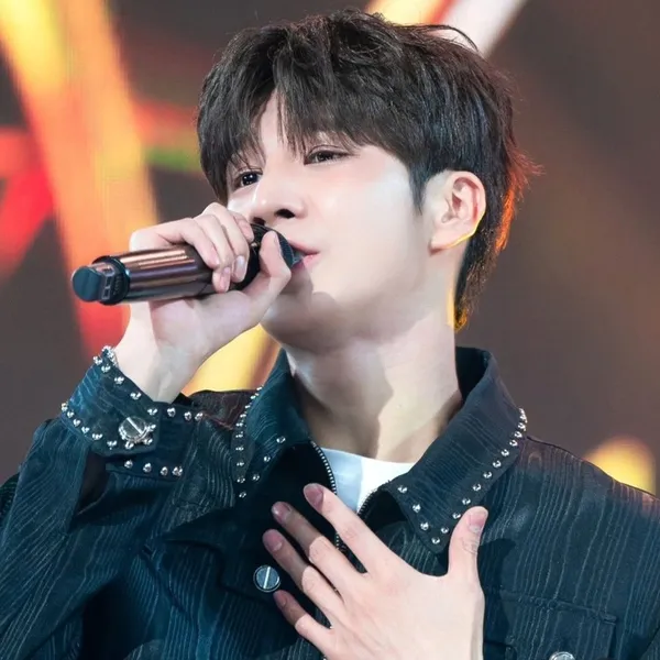 The most loved look of Jeong Dongwon today