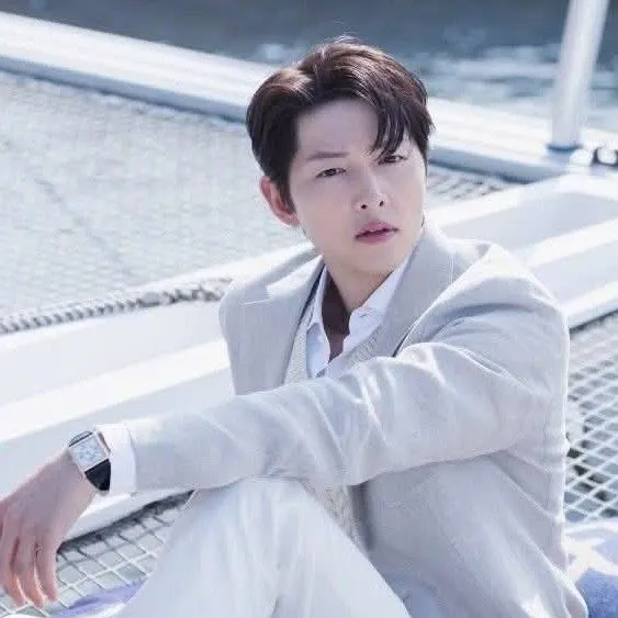 The most loved look of Song Joongki today
