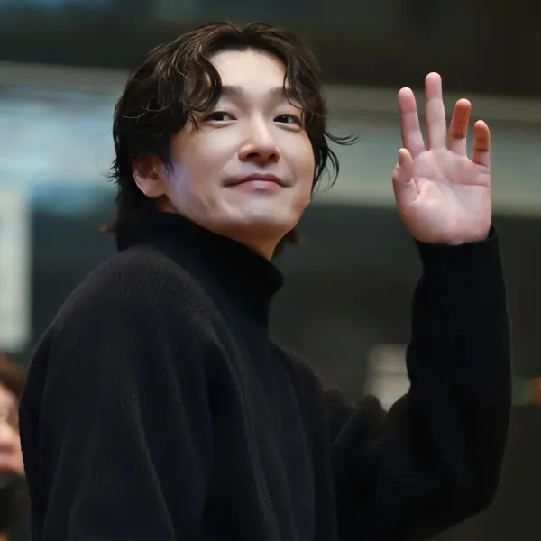 The most loved look of Cho Seungwoo  today