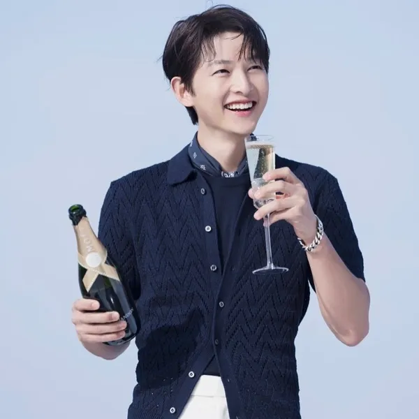The most loved look of Song Joongki today