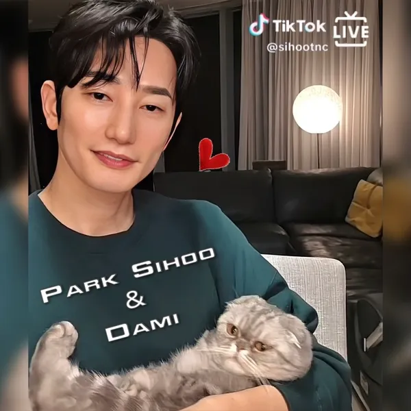The most loved look of Park Sihoo today