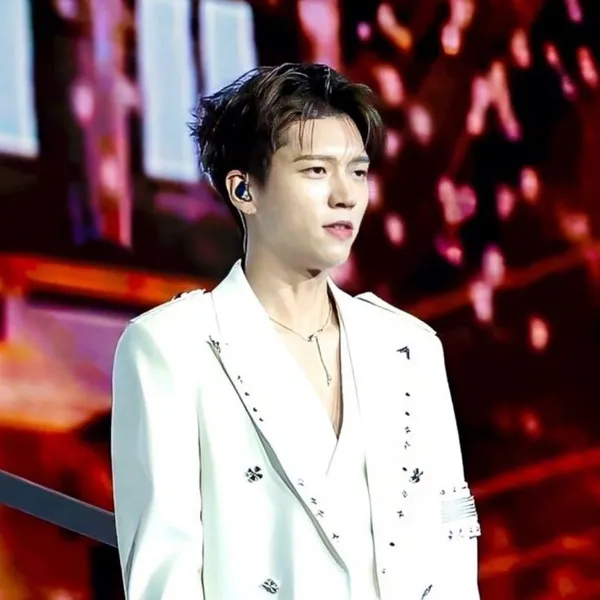 The most loved look of Nam Woohyun today