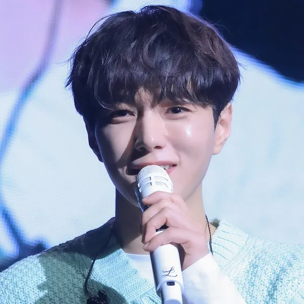 Top moment of Kim Myungsoo (L) chosen by fans