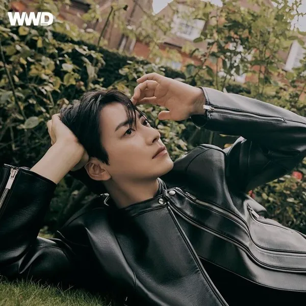 Popular photo full of fans’ love for Lee Joonhyuk