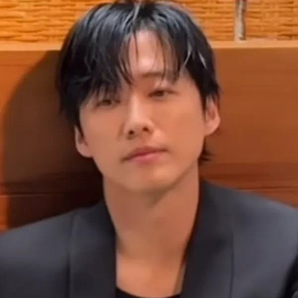 The most loved look of Namkoong Min today