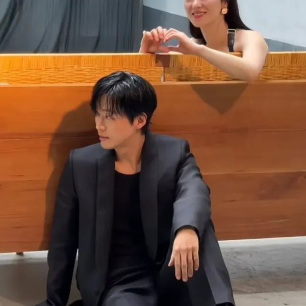 The most loved look of Namkoong Min today