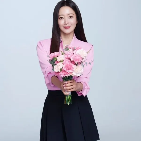 Popular photo full of fans’ love for Kim Heesun