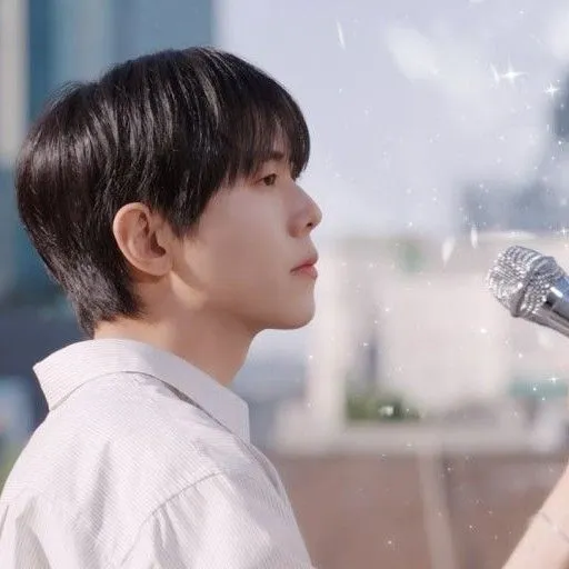 Popular photo full of fans’ love for Joo Woojae