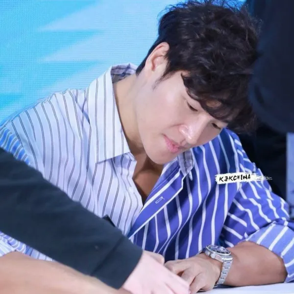 Popular photo full of fans’ love for Kim Jongkook