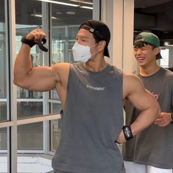 Popular photo full of fans’ love for Kim Jongkook