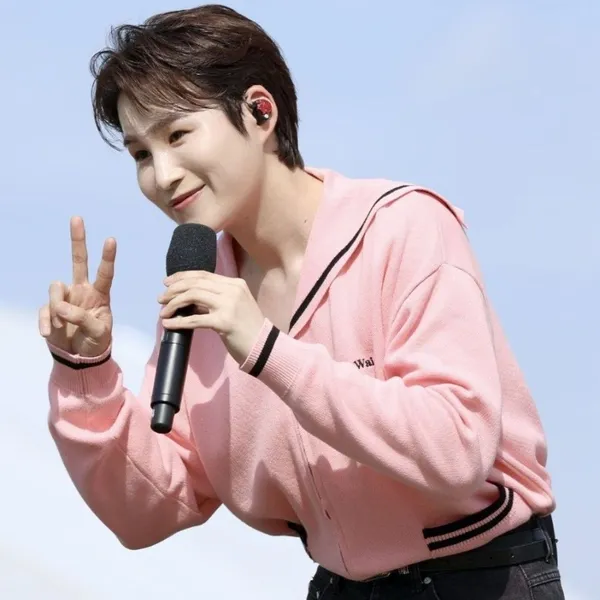 The most loved look of Kim Heejae today