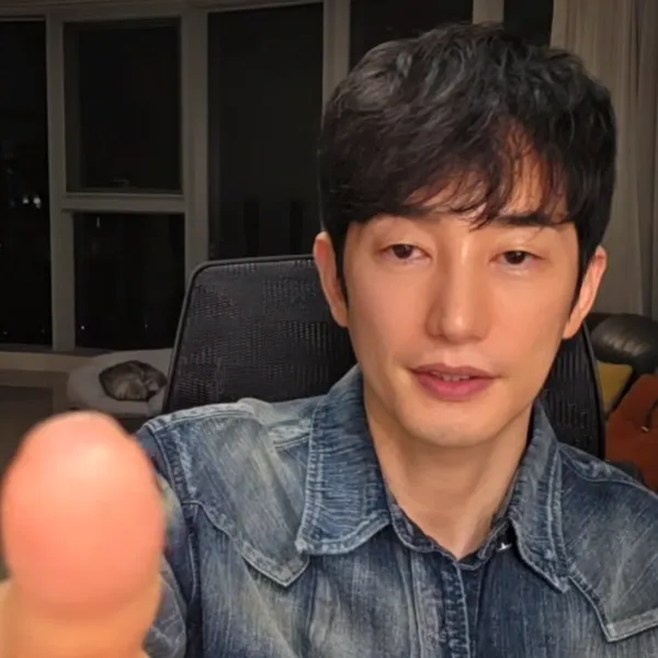The most loved look of Park Sihoo today