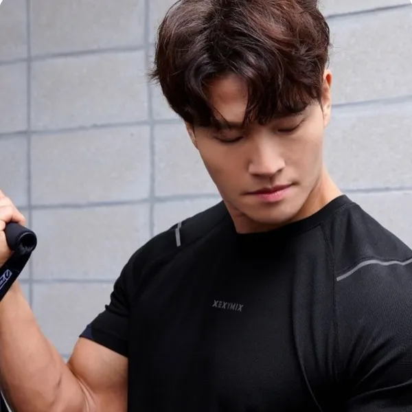 The most loved look of Kim Jongkook today