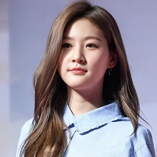 The most loved look of Kim Saeron today
