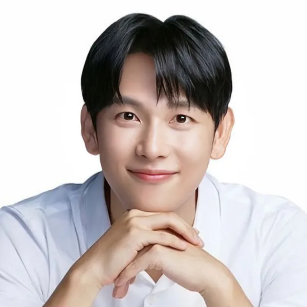 The most loved look of Lim Siwan today