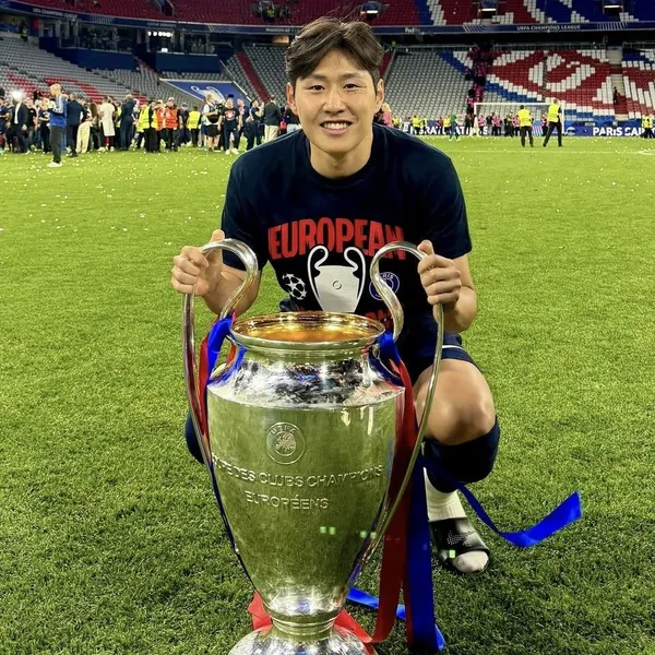 Popular photo full of fans’ love for Lee KangIn