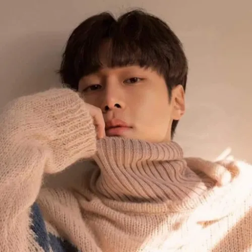 The most loved look of Kang Youseok today