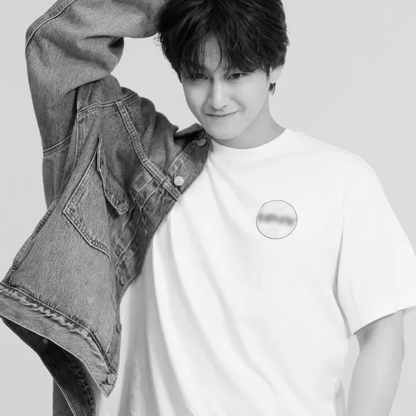 Popular photo full of fans’ love for Kim Bum
