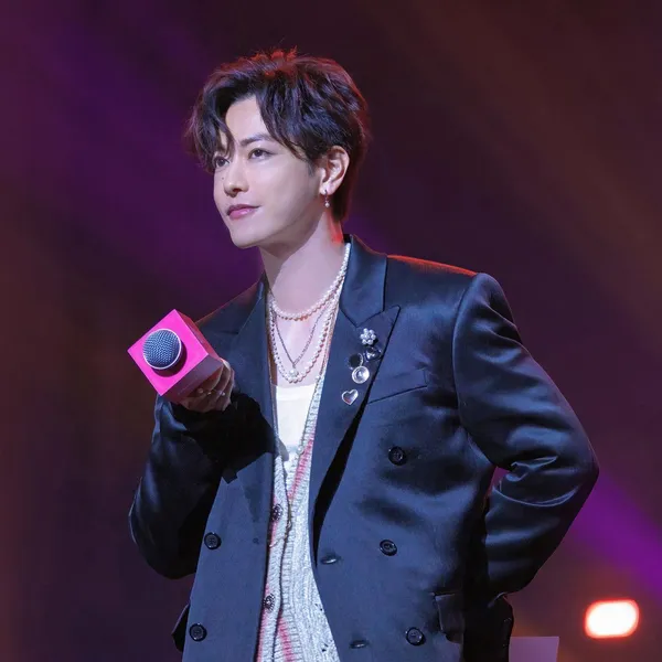 Popular photo full of fans’ love for Takeru Satoh
