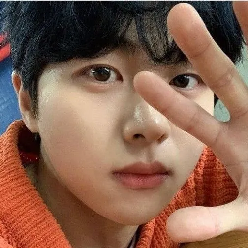 Popular photo full of fans’ love for Kim Mujun