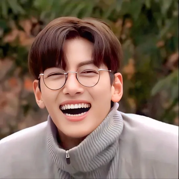 Popular photo full of fans’ love for Ji Changwook