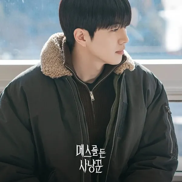 The most loved look of Kang Hoon today