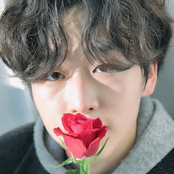 Popular photo full of fans’ love for Kim Yoonwoo