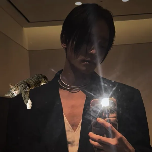 The most loved look of Choi Hojong today