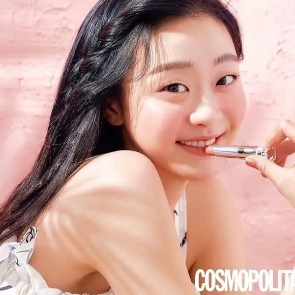 The most loved look of Kim Dami today