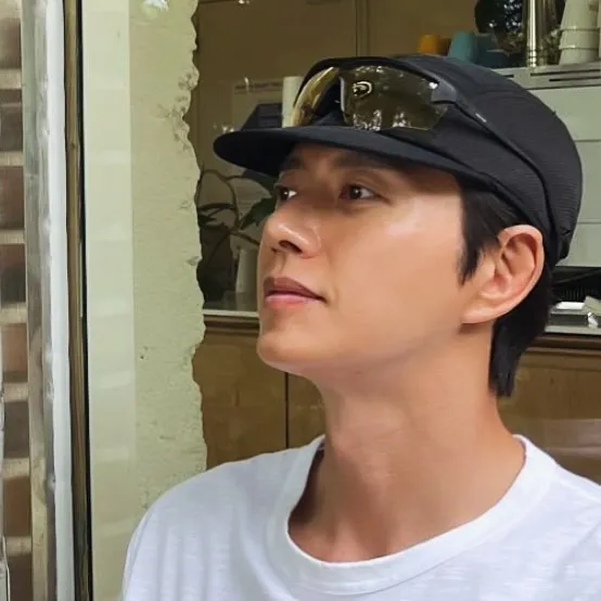 Popular photo full of fans’ love for Park Haejin