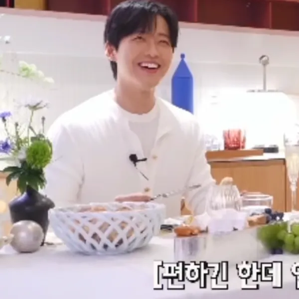 The most loved look of Namkoong Min today