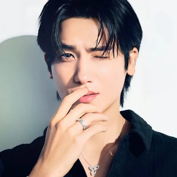 Popular photo full of fans’ love for Park Hyungsik