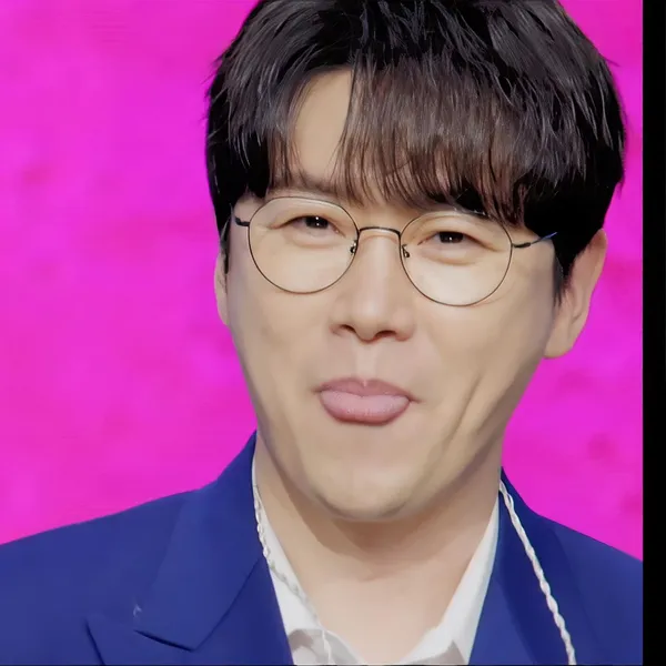 Popular photo full of fans’ love for Chungil