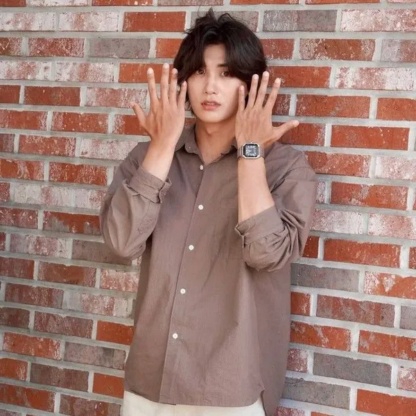 Popular photo full of fans’ love for Park Hyungsik