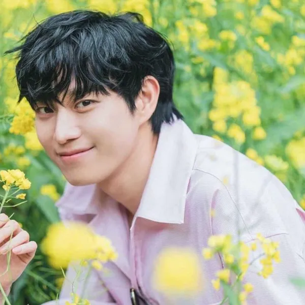 Popular photo full of fans’ love for Kim Youngdae
