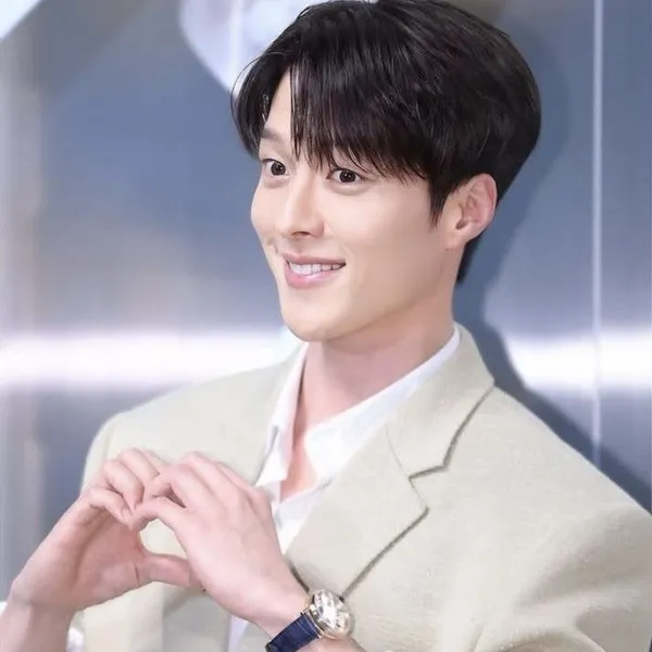 Popular photo full of fans’ love for Jang Kiyong