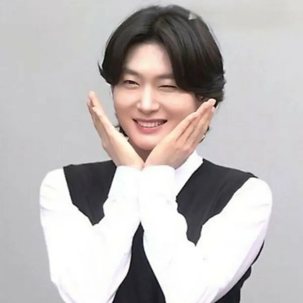 Popular photo full of fans’ love for Kim Yongbin
