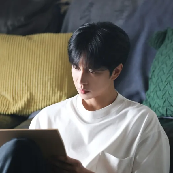 Popular photo full of fans’ love for Lee Seunggi