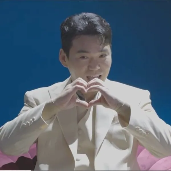 Popular photo full of fans’ love for Lee Jung