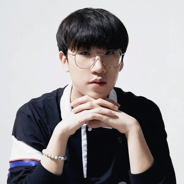 Popular photo full of fans’ love for Ruler