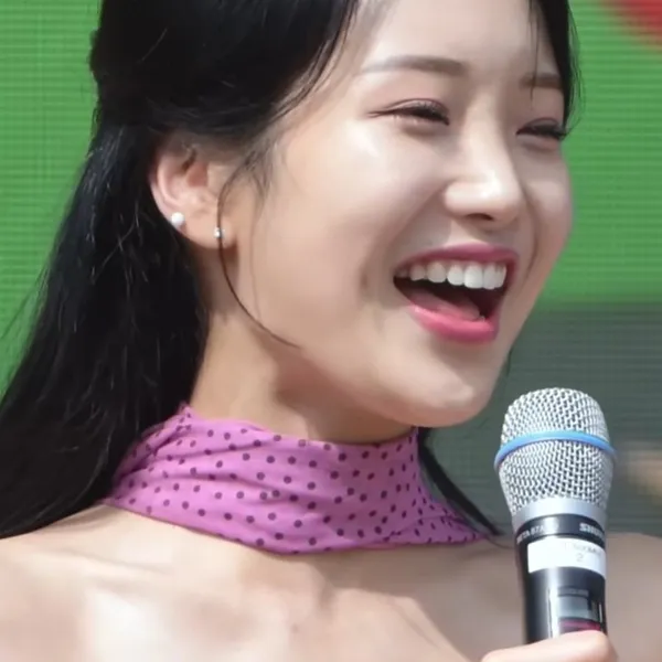 充滿粉絲愛的Kim Soyeon (2004)人氣照片