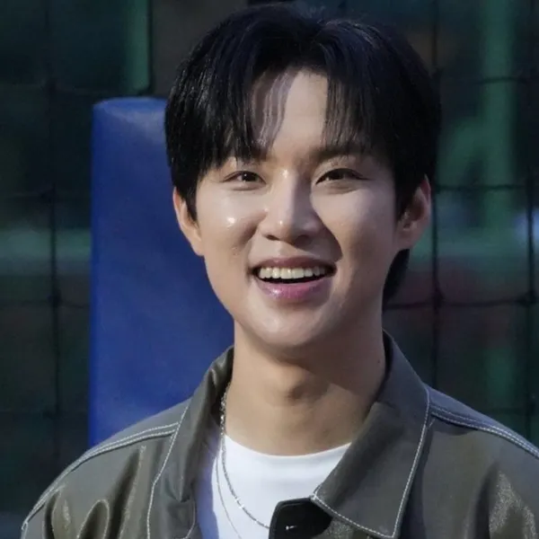 Popular photo full of fans’ love for Choo Hyukjin